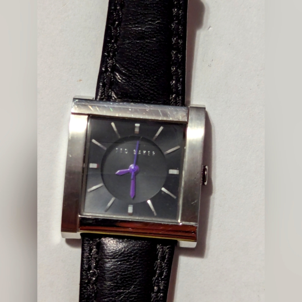 (188)Vintage Ted Baker Watch classic style purple hands black dial black leather